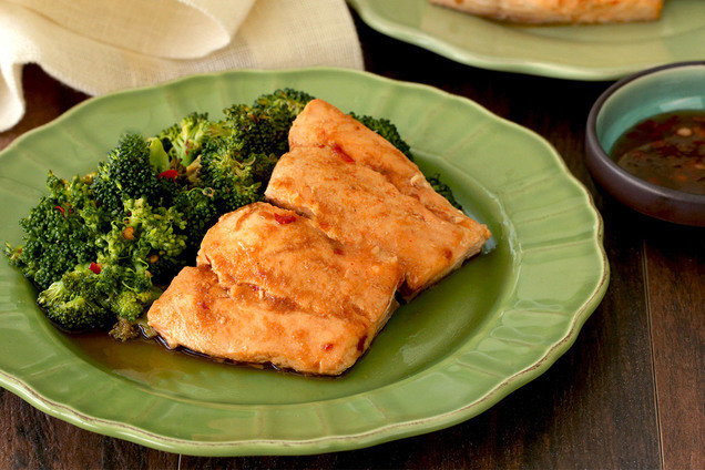 Hungry Girl's Healthy Thai Glazed Salmon and Broccoli Foil Pack Recipe