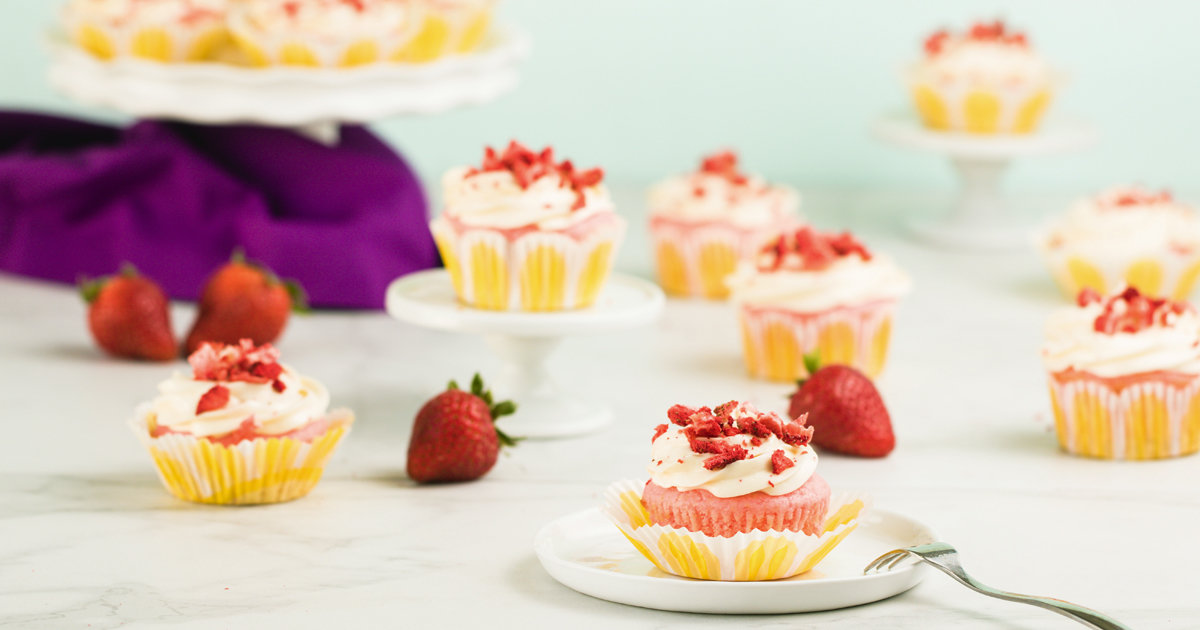 Strawberry Cupcakes with Cream Cheese Frosting + More LowCalorie