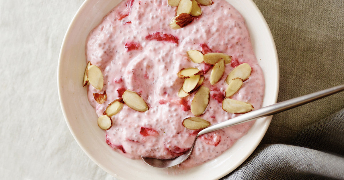 Healthy Strawberry Chia Yogurt Recipe + More 5-Minute Breakfasts