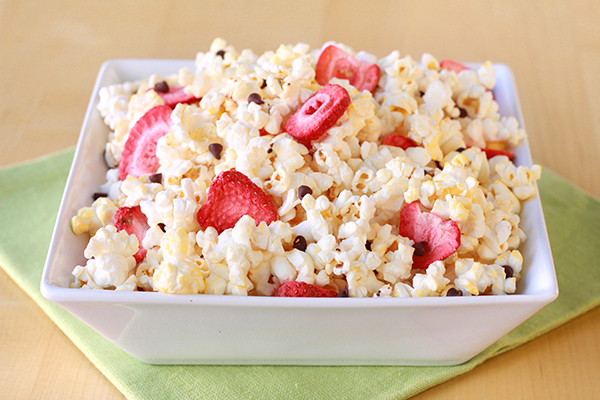 Chocolate Strawberry Popcorn | Hungry Girl