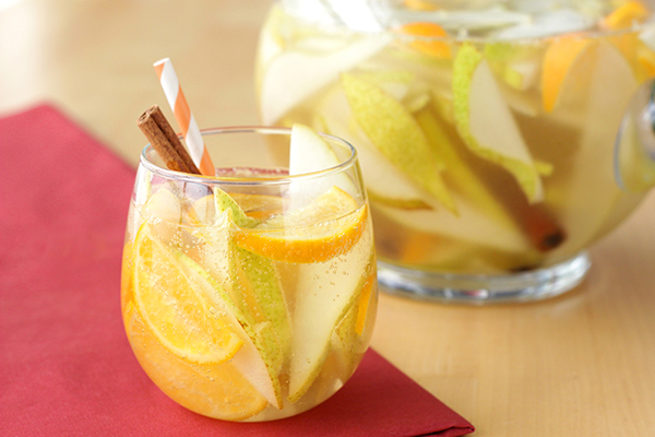 Spiced Pear Sparkling Sangria | Hungry Girl