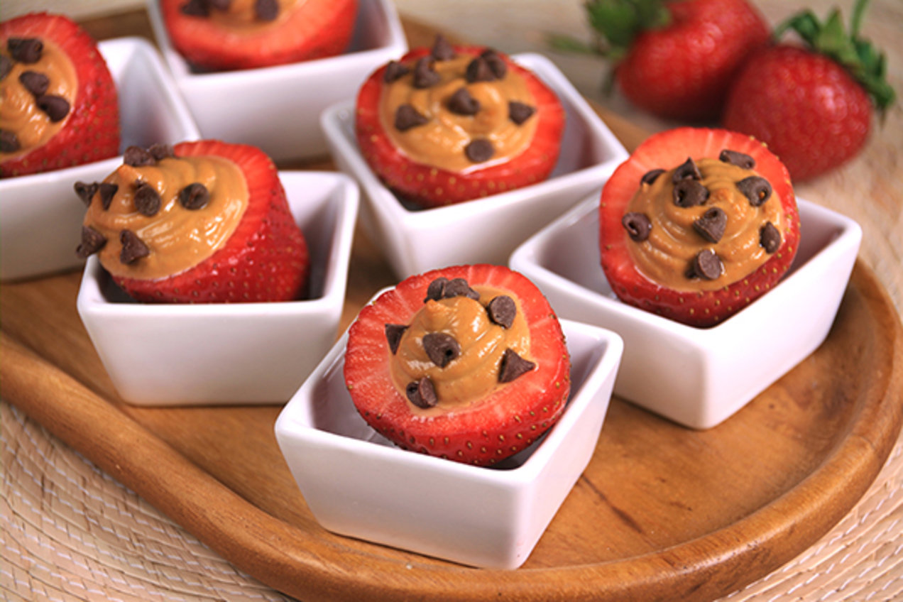 Chocolate & PB Stuffed Strawberries Hungry Girl