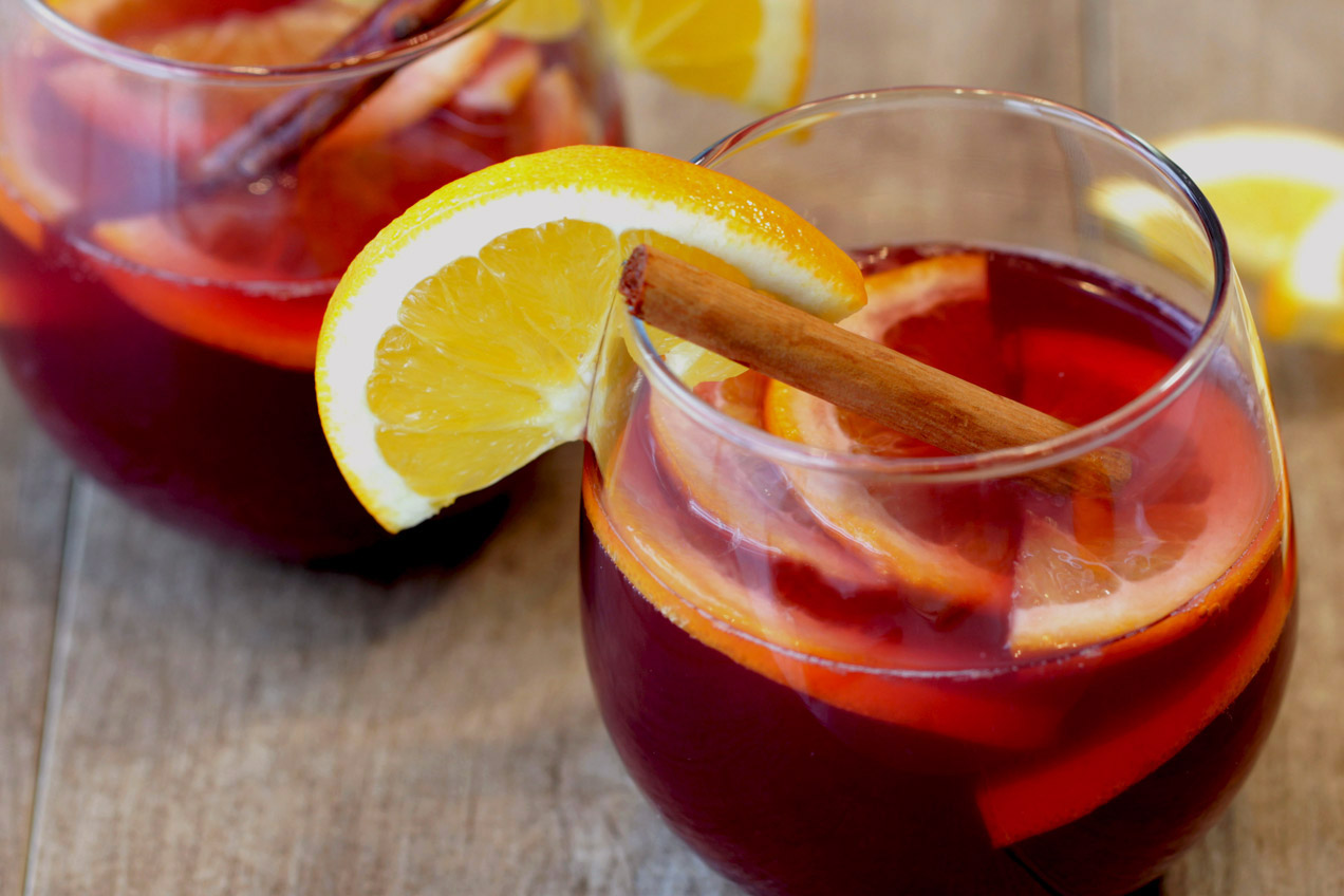 Merry Cranberry Orange Sangria | Hungry Girl