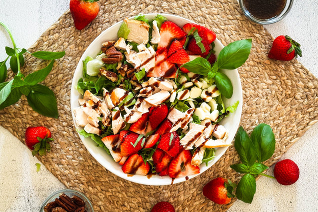 Hungry Girl Healthy Strawberry Caprese Salad with Chicken Recipe