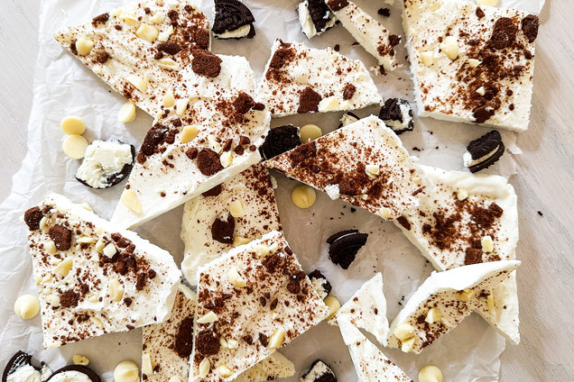 Hungry Girl Healthy Cookies 'n Cream Fro-Yo Bark Recipe